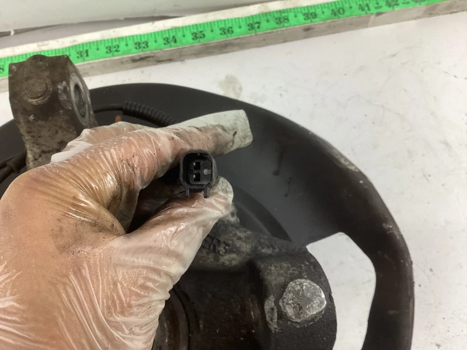 2013-2017 Dodge Grand Caravan Front Right Spindle Knuckle Bearing Hub OEM - Image 3 of 4