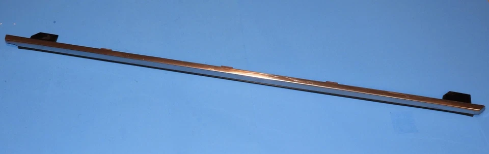 Cadillac Eldorado 1967-70 OEM borde de puerta superior moldeado lado del pasajero - bonito Foto 3 de 4