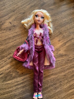 Bratz Girlz fashion collectors Dolls /matching coat and purse