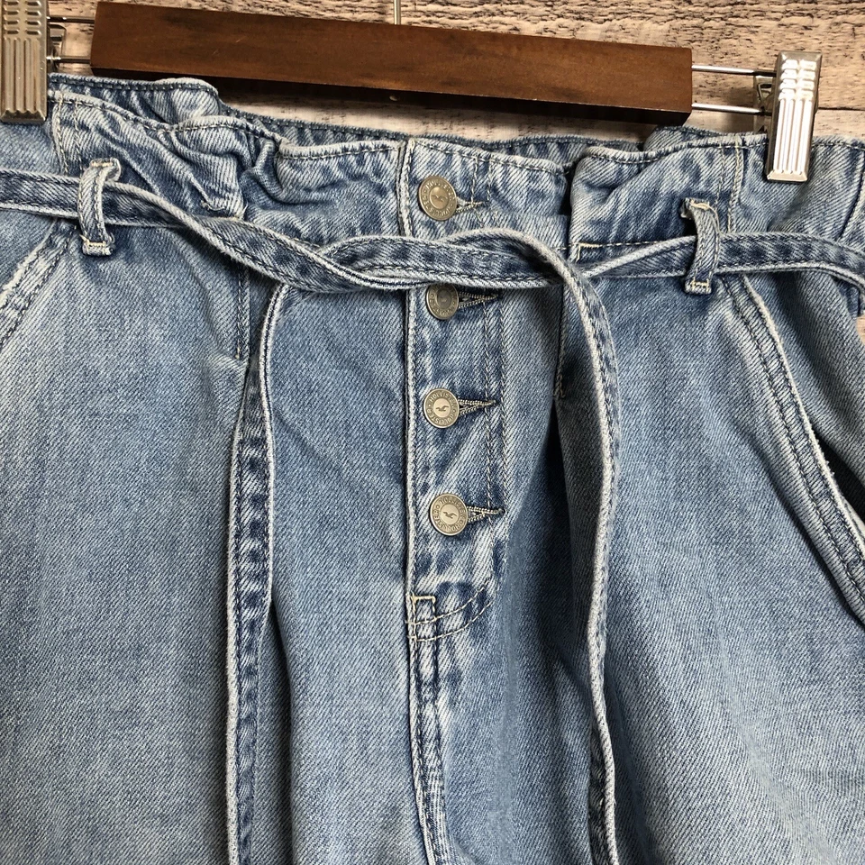 Hollister Curvy Ultra High-Rise Mom Shorts Womens 5 Light Blue Belted Paperbag - Image 3 of 4