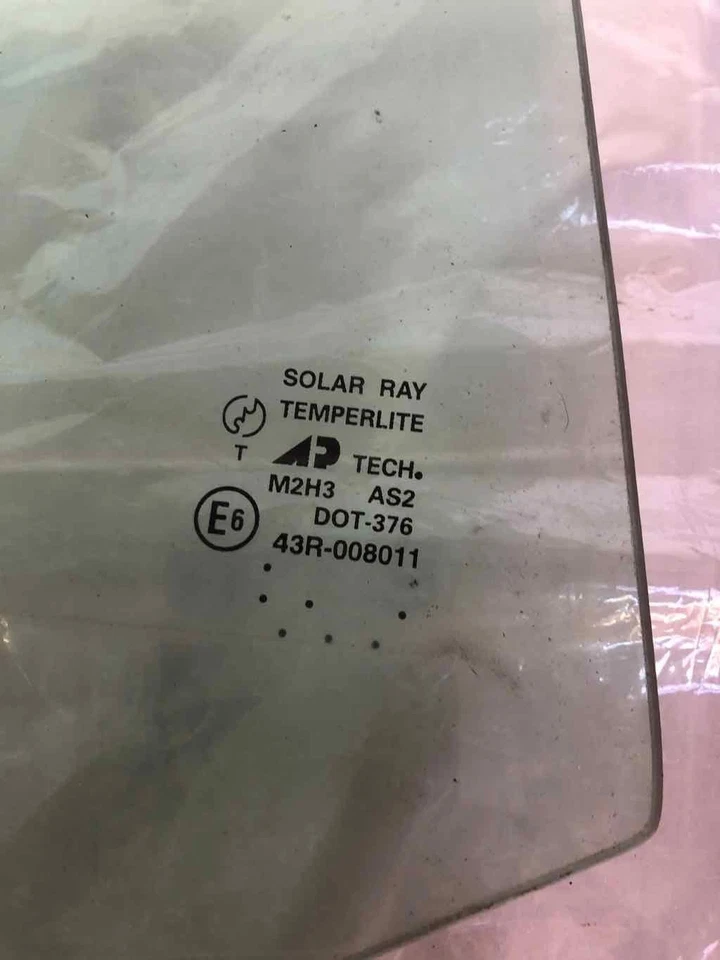 2000 - 2002 SATURN S SERIES SL1 Rear Back Door Glass Window Passenger Right RH - Image 4 of 4