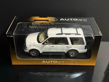 1998 - 2002 Lincoln Navigator White 1:18 AUTOart 72761 HTF !