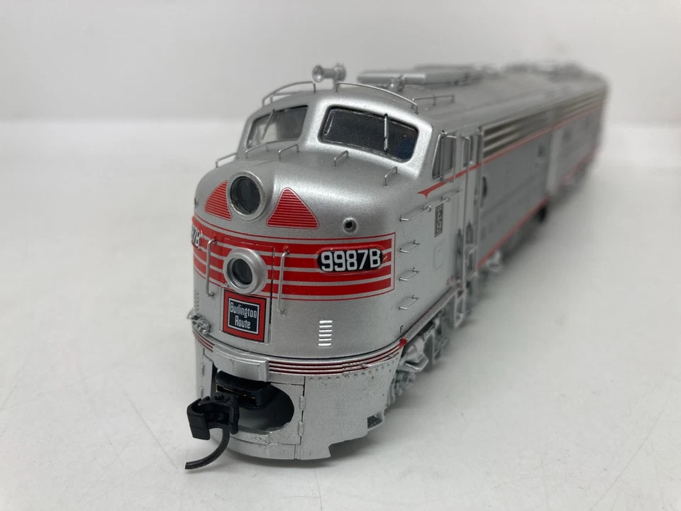 WALTHERS HO 920-42359 locomotive EMD E9 A CB&Q #9987B DCC SOUND - Photo 3/4