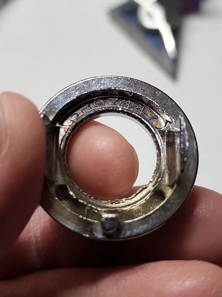 Chevrolet CHEVELLE VEGA MONZA AÑOS 60 NOS ANTENA BISEL GM OEM P/N 3897447 OEM Foto 4 de 4