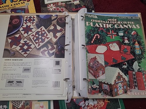 VTG Lot 28 Plastic Canvas Craft Pattern Booklets In Leisure Arts Library Binder - Picture 3 of 17