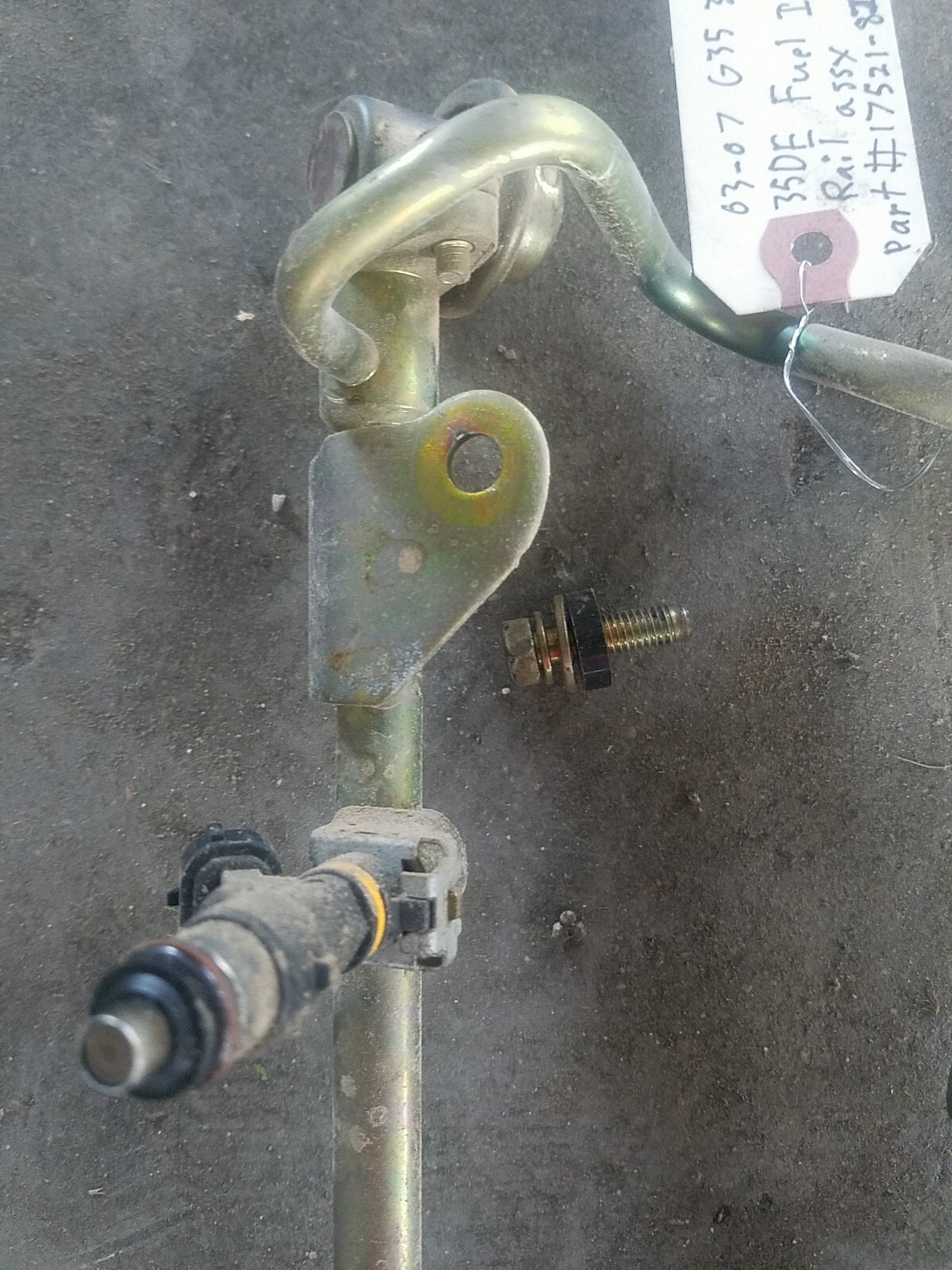 03-06 Infiniti G35 Nissan 350z VQ35DE Fuel Injector Rail Assembly 17521-8J101