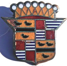 VINTAGE ENAMEL 1948 1949 CADILLAC ORIGINAL CAR HOOD TRUNK CREST EMBLEM FLAT