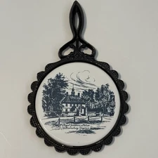 WILLIAMSBURG VA. GOVERNOR'S PALACE CERAMIC TILE CAST IRON 8" HOT PLATE TRIVET