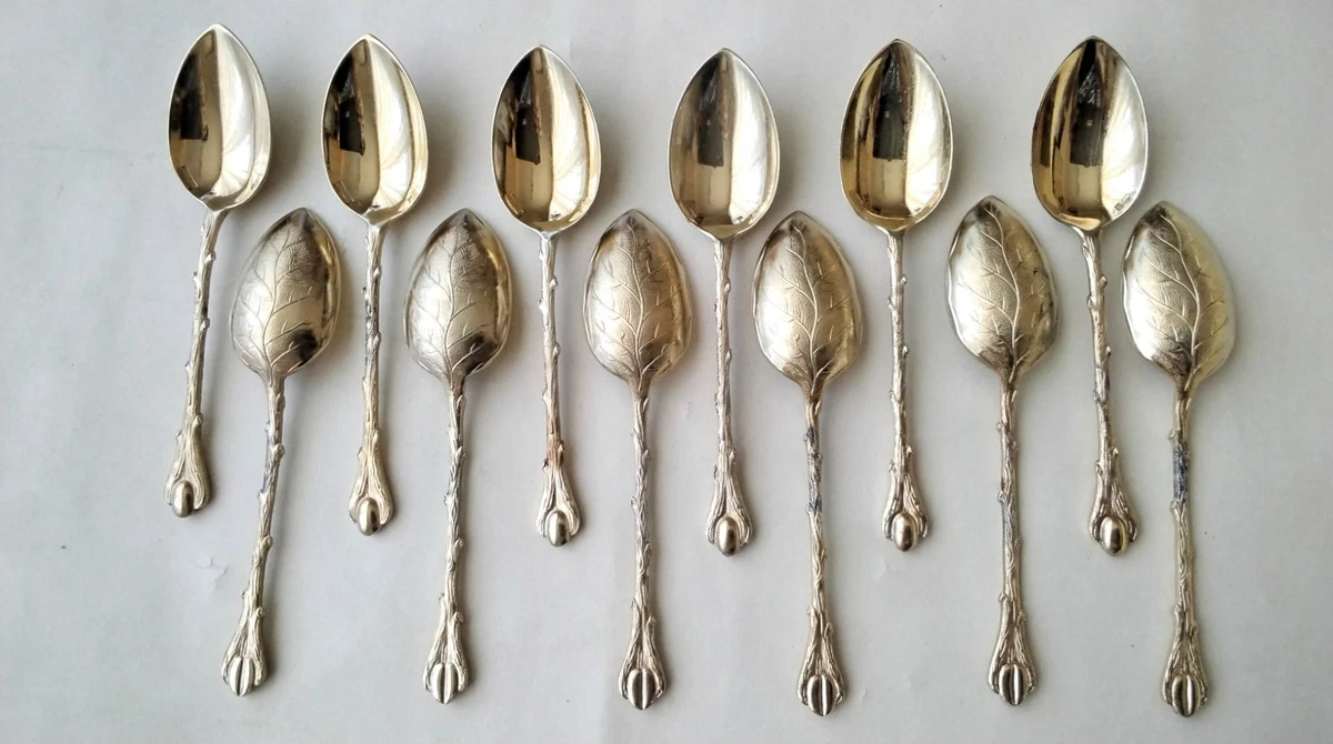 12 Cuillères à moka en métal doré Deetjen