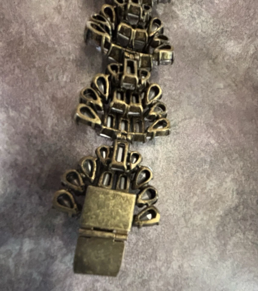 Pulsera gruesa de diamantes de imitación Banana Republic Foto 3 de 4