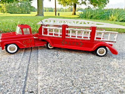 Buddy L Structo B.L.F.D. Fire Ext. Ladder Semi Red Truck 25'' Long Pressed Steel