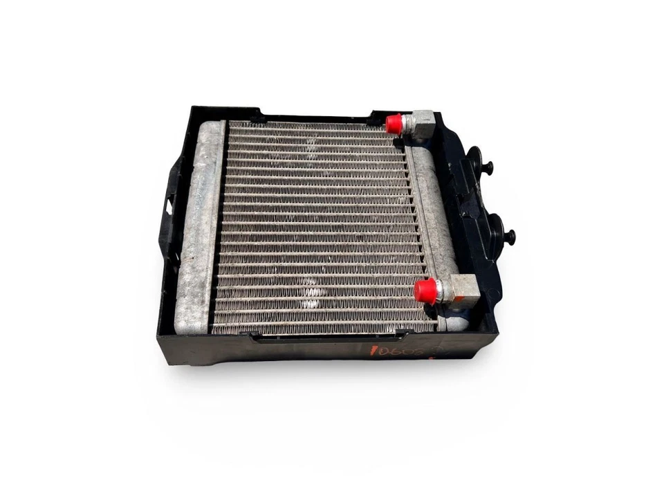 Вспомогательный радиатор со стороны правого пассажира для BMW 750i 2011-2015 годов выпуска - Изображение 3 из 4