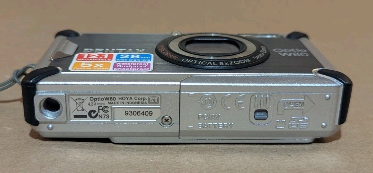 Pentax Optio W80 – Waterproof Rugged 12MP Digital Camera & Charger