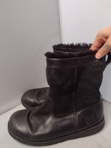 Ugg Mens Wrangell Boots 11 Black Leather  Sheepskin Ankle Pull On B8 Men main image 4