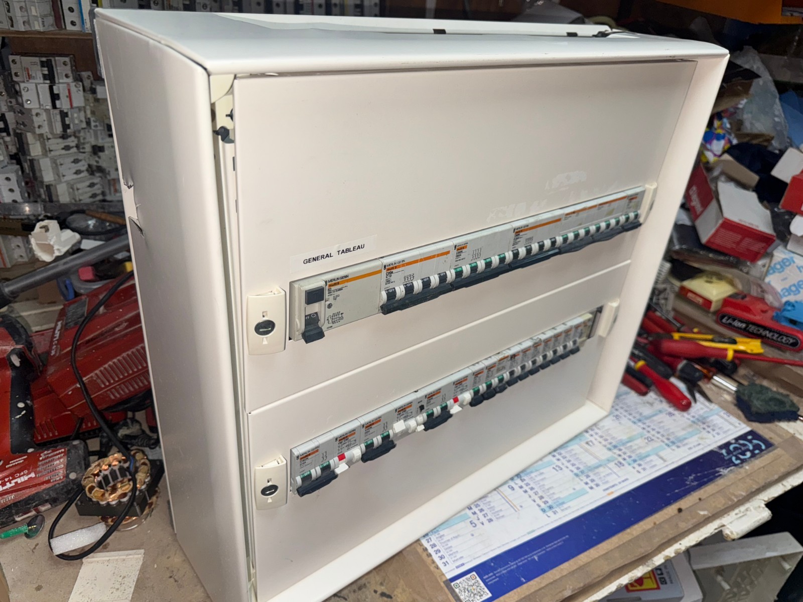 Tableau électrique triphasé Schneider boîtier étanche IP65 230V 380V - 3