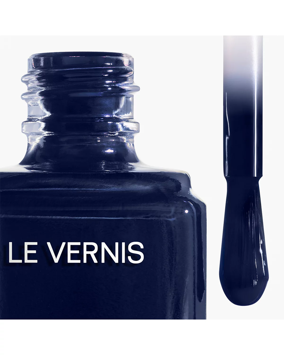 Chanel Le Vernis Nail Polish Enamel #127 FUGUEUSE, NIB .04 oz