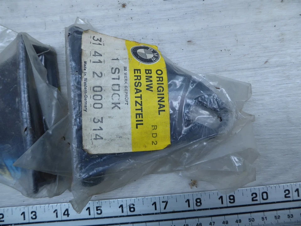 BMW R26 R27 R50 R60 R69S PL1246-15. NOS OEM soportes de faros horquilla orejas Earles Foto 3 de 4