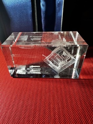 3D-Kristall-Ölplattform zum Gedenken an die Installation der Prirazlomnaya-Plattform