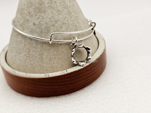 Alex & Ani Silver " Queens Crown " ๐ ๐ Charm Bangle Bracelet โจ๏ธ - Picture 9 of 12