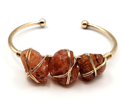 Roh Karneol Kristall Manschette Armreif Gold Draht umwickelt Heilstein Armband