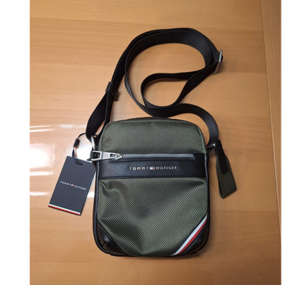 Tommy Hilfiger Herren Umhängetasche olivgrün wasserabweisend AM0AM08444