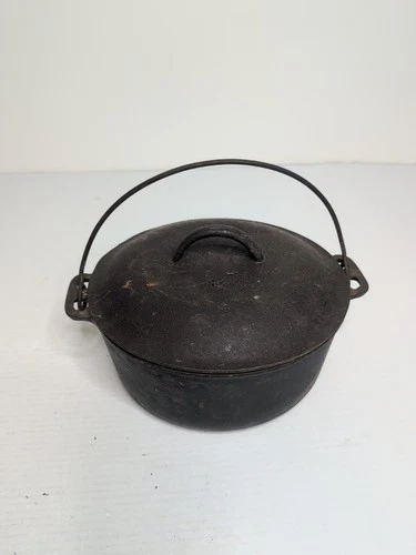 Lodge Vintage Cast Iron Dutch Oven 8 10 In with Lid Made In USA Pre-owned