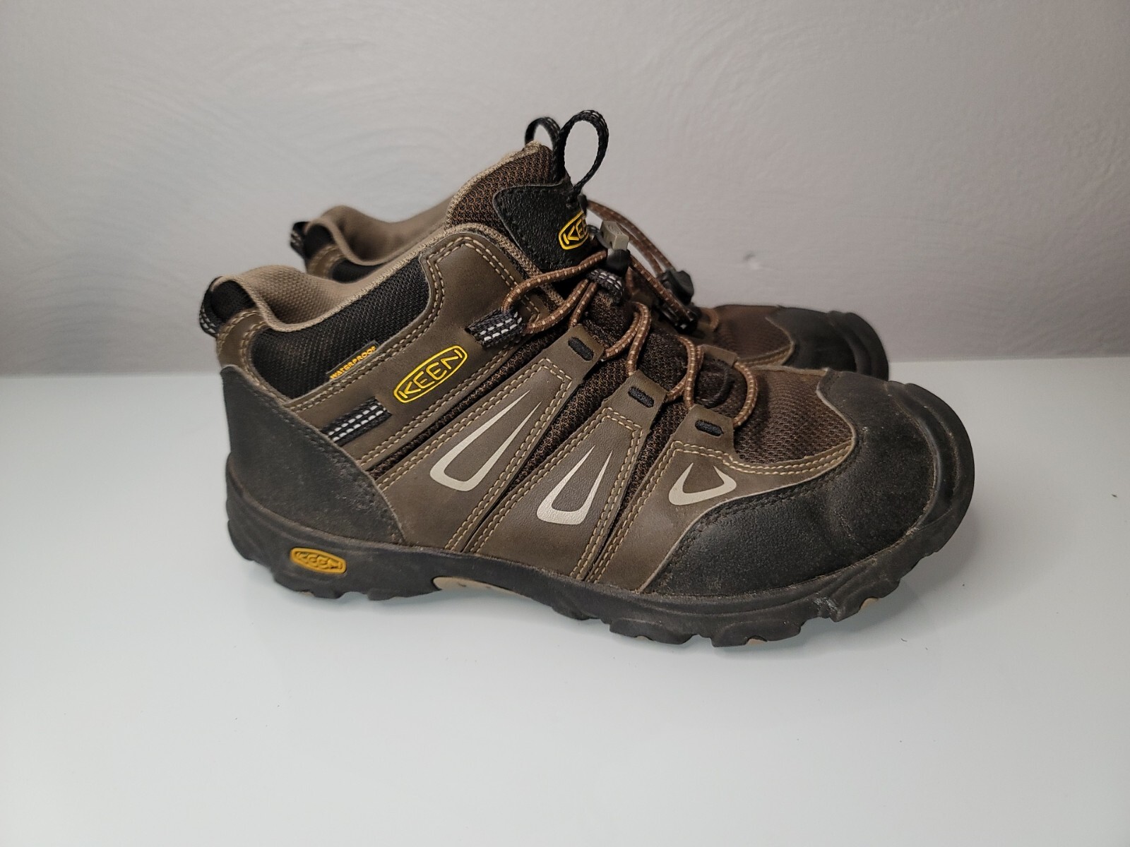 Scarpe da trekking all'aperto Keen Oakridge ragazzi taglia 5 1015179 marroni nere
