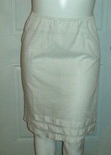 Size Medium Fortune Vintage White w/ lace on hem Half Slip