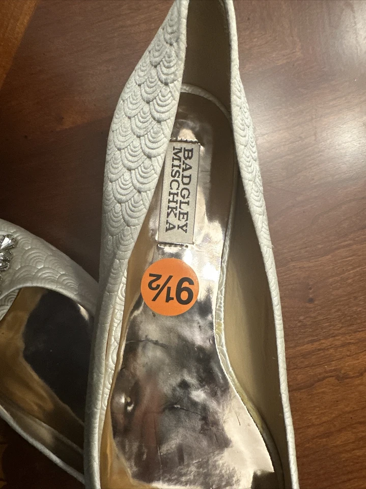 Badgley Mischka Marfil Tafetán Festoneado Estrás Planos Talla 9 1/2 Formal ARCT Foto 2 de 4