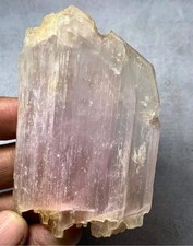 bellissimo cristallo di kunzite a doppia terminazione proveniente dall'Afghanistan