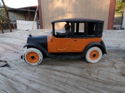 1920s CAST IRON ARCADE YELLOW CAB / TAXICAB TOY LARGEST SIZE 9'' YELLOW TAXI