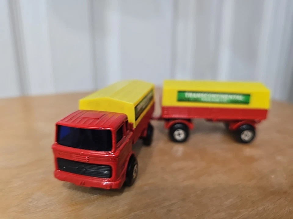 Vintage Matchbox Two Pack TP-1 Red Transcontinental Mercedes Truck/Trailer - Image 4 of 4
