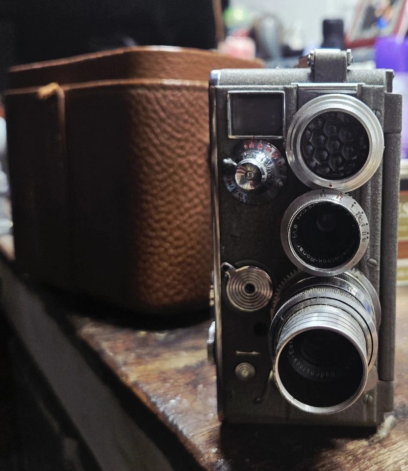 Videocámara antigua Nizo Heliomática con cuero original Foto 2 de 4