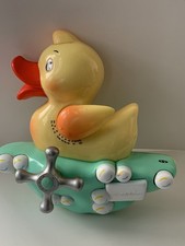 NOVELTY DUCK SHAPE RADIO   AM-MW-FM 2-BAND 