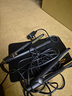 2 x ghd Hair Straighteners Black/Gold 150W Electric with UK Plug & heat mat