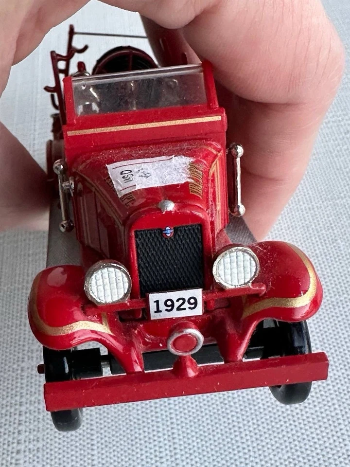 Camión de colección Chevrolet 1929 Hallmark modelo diecast rojo Foto 3 de 3