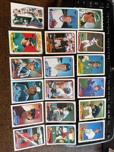 BLOCK OF 18 TOPPS 1980'S BASEBALL CARDS 