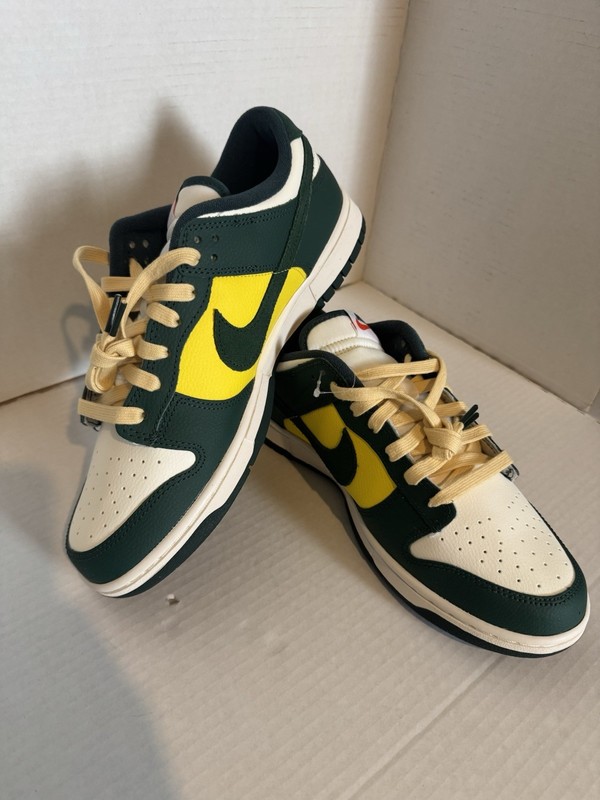W Nike Dunk Low SE Sail/Noble Green-Opti Yellow Women’s Sz 11.5