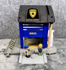 BRIO World 36025 Police Station Jail w/ 2 figures missing vehicle
