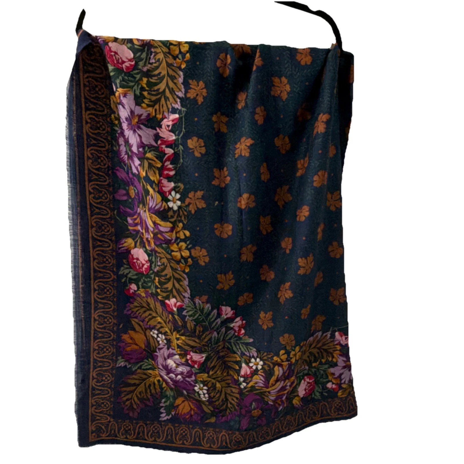 Signature Wool Woven Rectangle Scarf / slightly damaged, see last photo.
Opens in a new window or ta