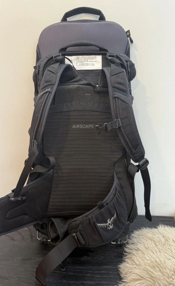 Mochila portabebés ligera Osprey Poco LT negra estrellada Foto 2 de 3