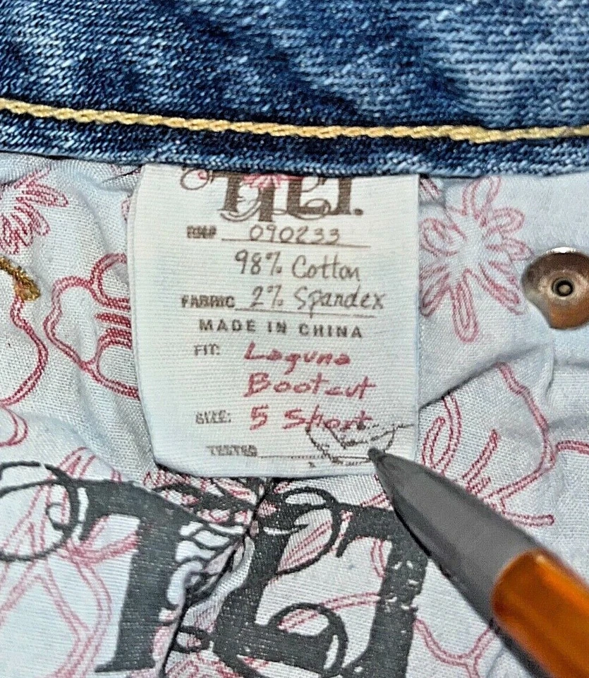 Bermudas TILT para mujer con puños azules Jean Laguna talla 5 entrepierna 10 pulgadas Foto 3 de 4