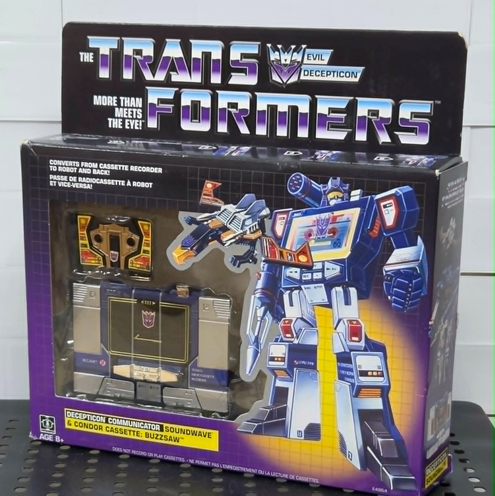 Hasbro Transformers Vintage G1 Exclusive Decepticon Soundwave with Buzzsaw...