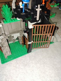 LEGO Castle: Dark Dragon's Den (6076) With Instruction Manual.