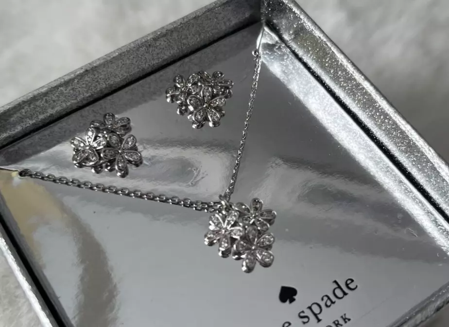 Gleaming gardenia necklace and studs boxed set deals