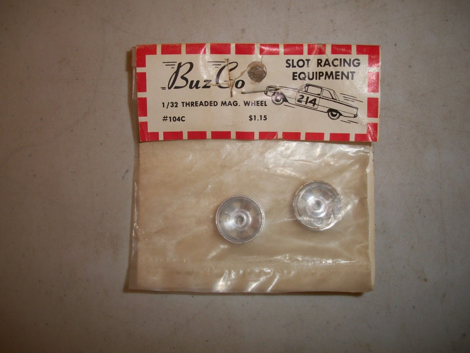 BUZCO PAIR OF NEW OLD STOCK 1/32 THREADED MAGNESIUM WHEELS