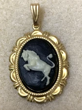 NEW LISTING**HUGE SALE **VINTAGE   ZODIAC PENDANT. black/gld-NEW- "TAURUS"