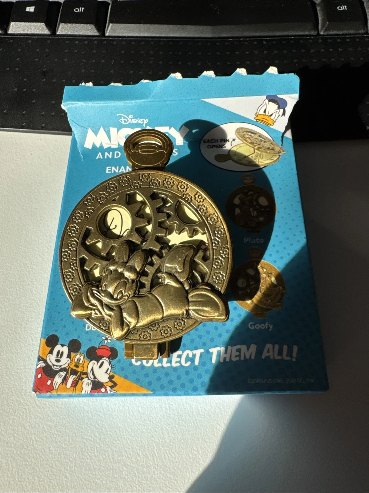 NWT Disney Boxlunch Mickey & Friends Pocket Watch Blind Box Hinged - Daisy Pin