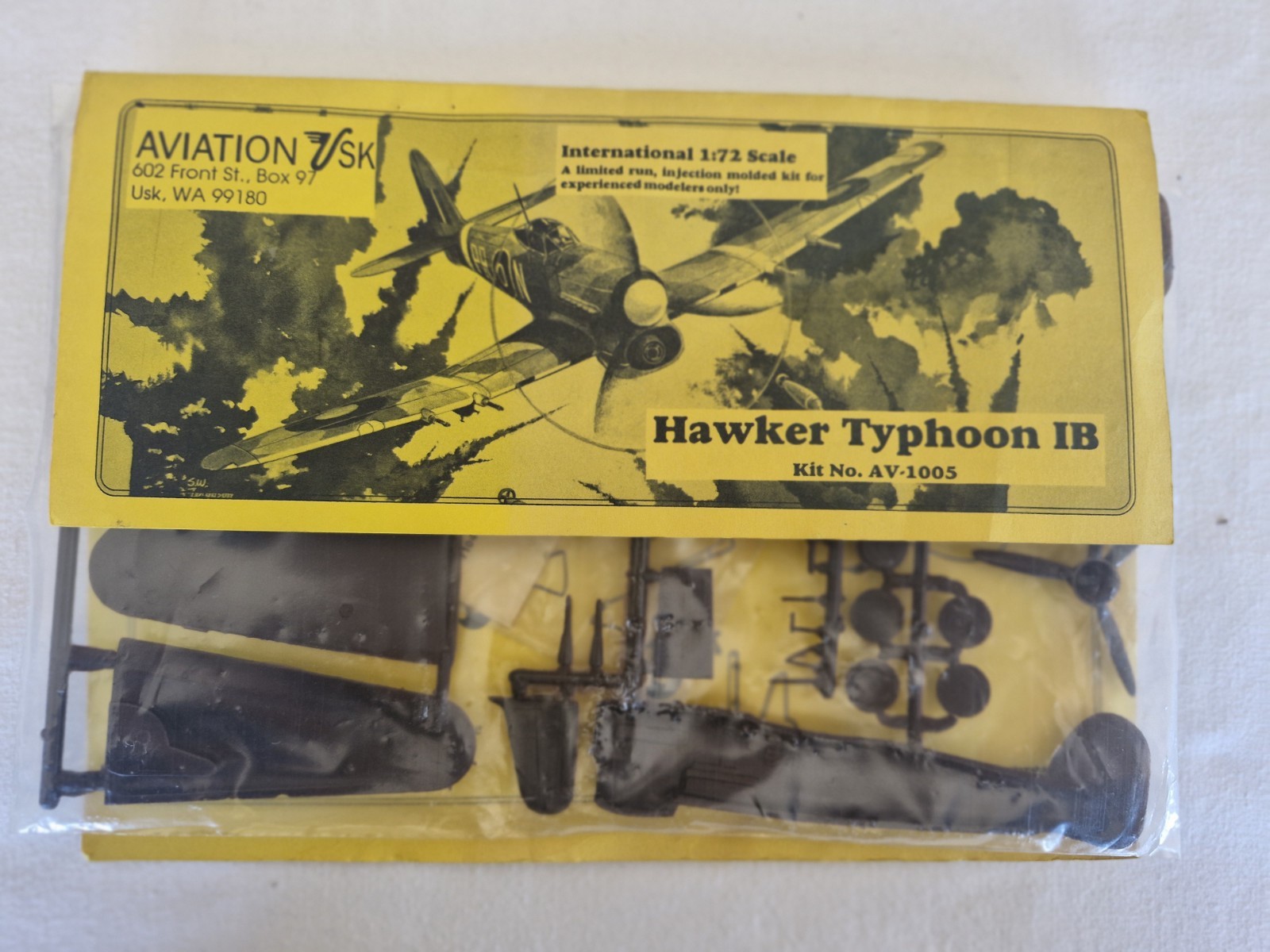 Maquette Hawker Typhoon IB 1/72 Aviation USK rare collection avec grappes scellées AV274