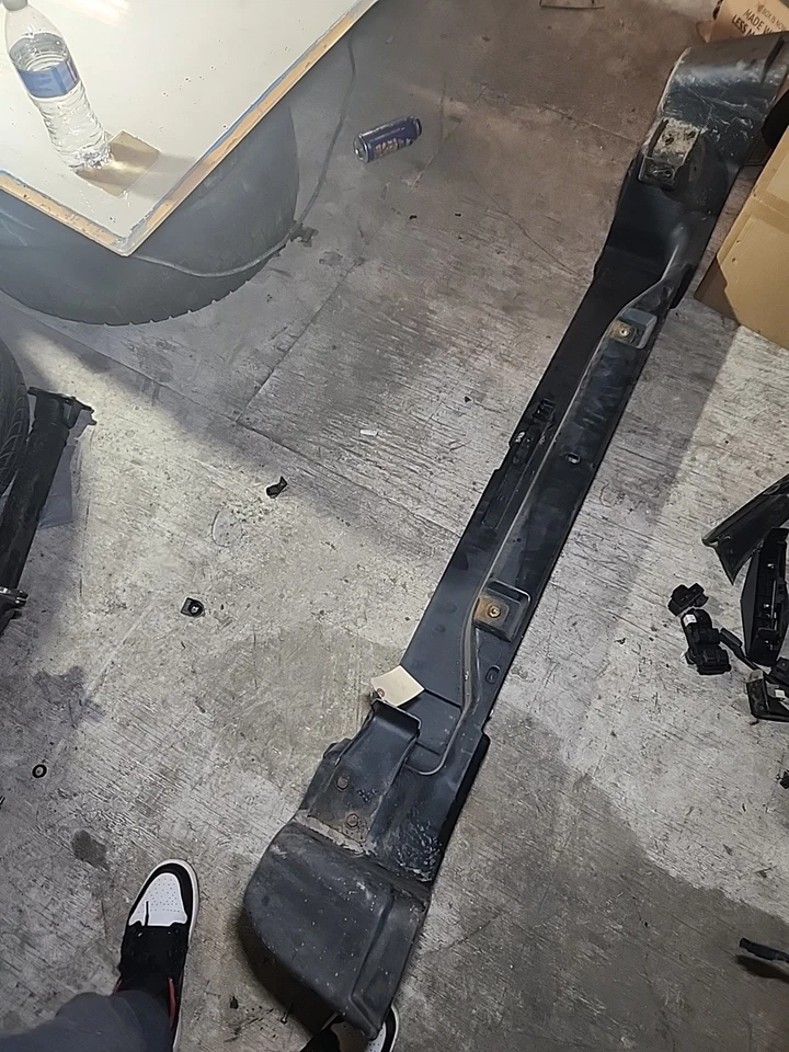 Parachoques trasero OEM Jeep Wrangler JK con soportes laterales 1BD22RXFAE Foto 4 de 4